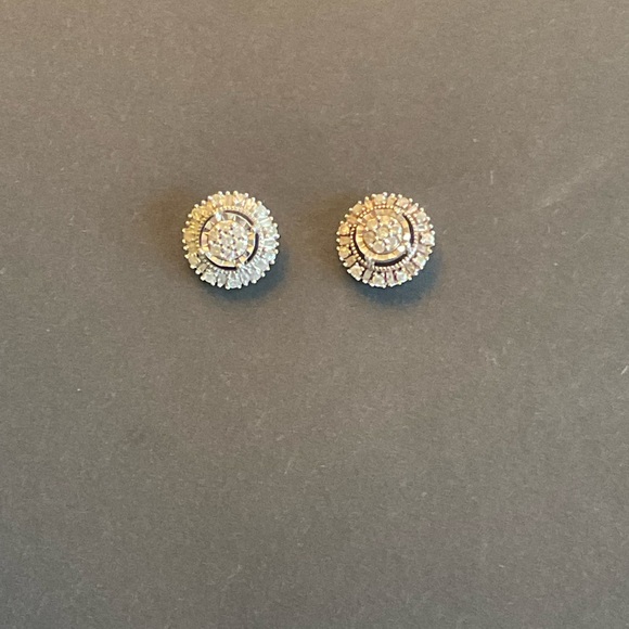 1 Carat Diamond Cluster Earrings - Picture 2 of 9